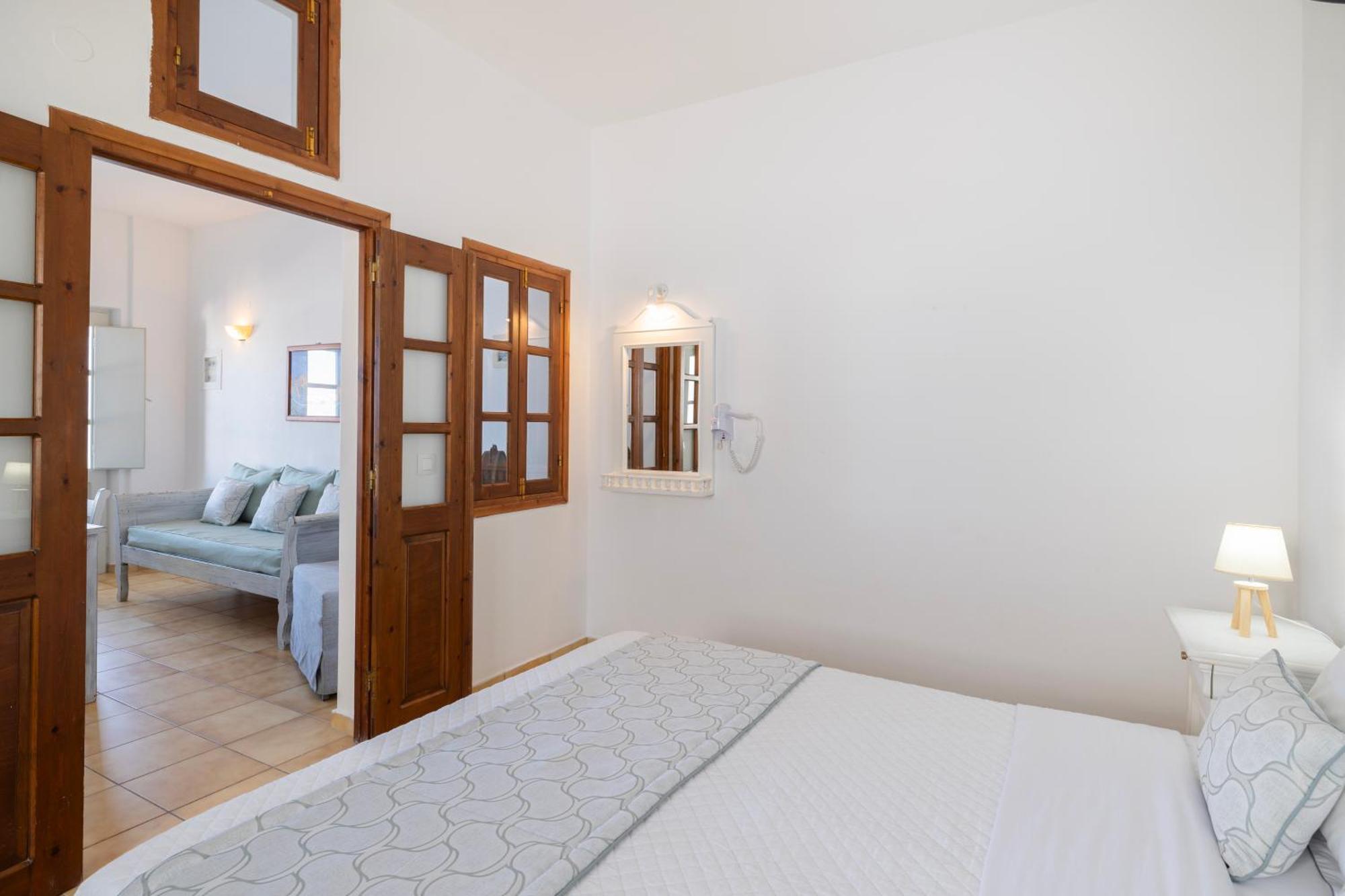 Vrachia Studios & Apartments Oia  Bagian luar foto