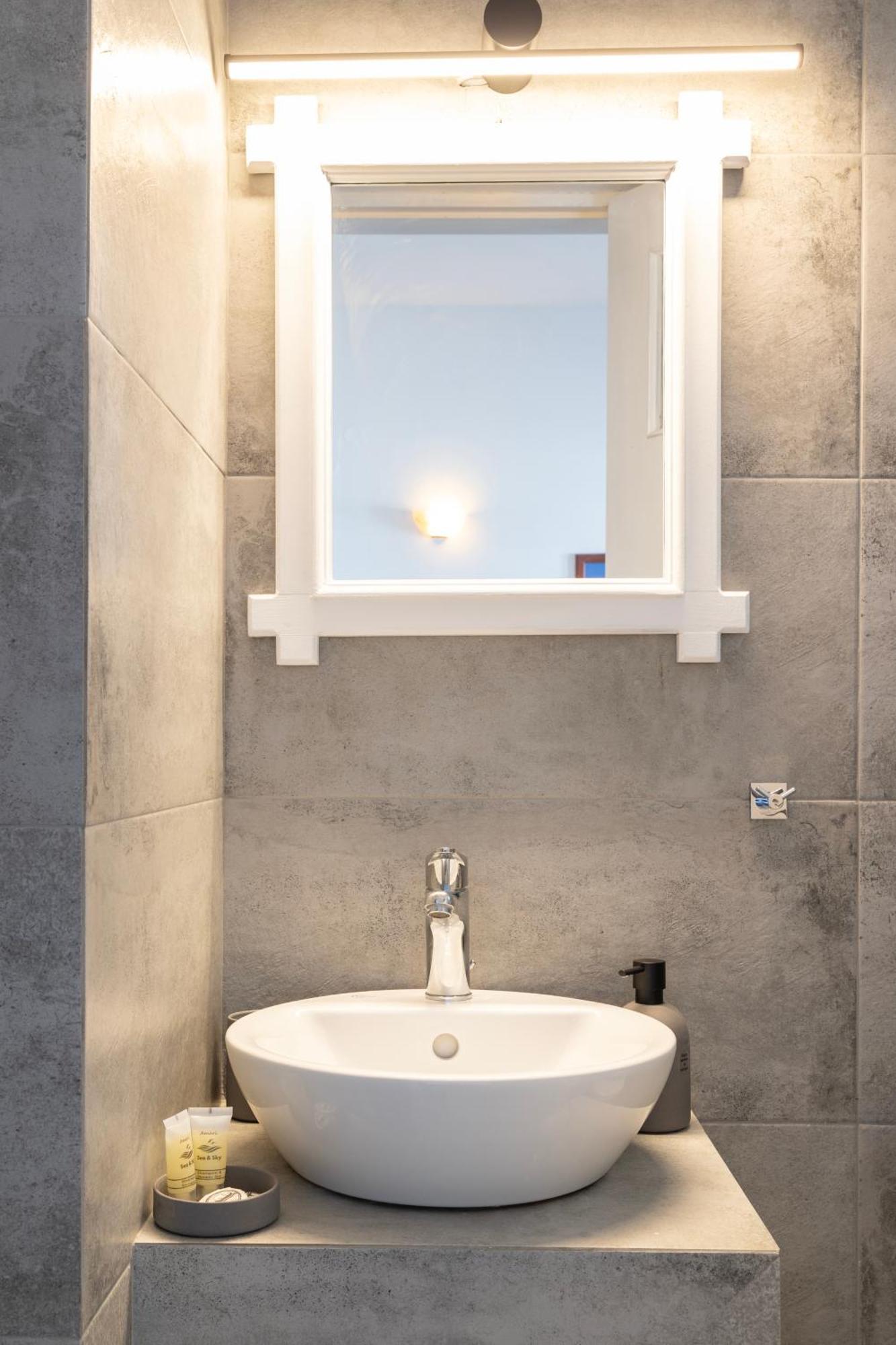 Vrachia Studios & Apartments Oia  Bagian luar foto