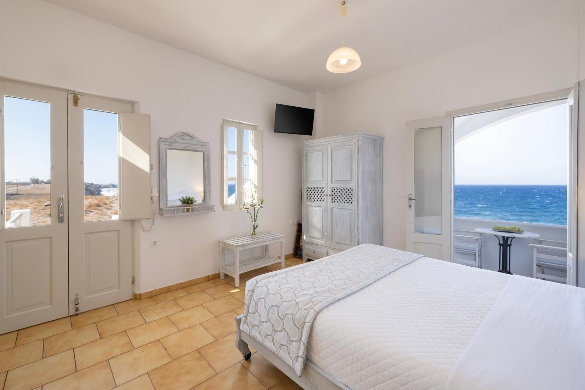 Vrachia Studios & Apartments Oia  Bagian luar foto